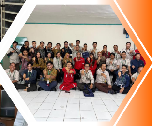 Foto bersama tim proyek klien